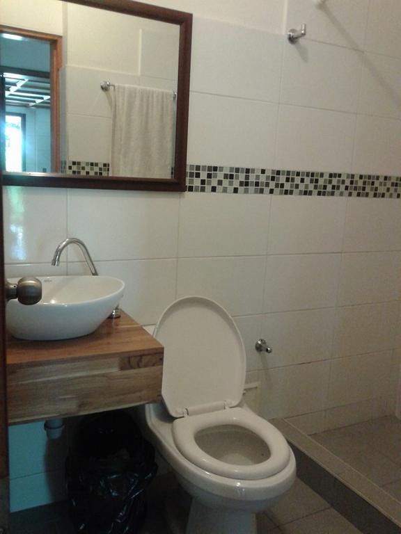 La Pinta Boogaloo Hostel Кали Екстериор снимка